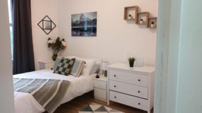 F2 2 Bed Flat In Hammersmith Opposite Olympia - Sleeps 5 People